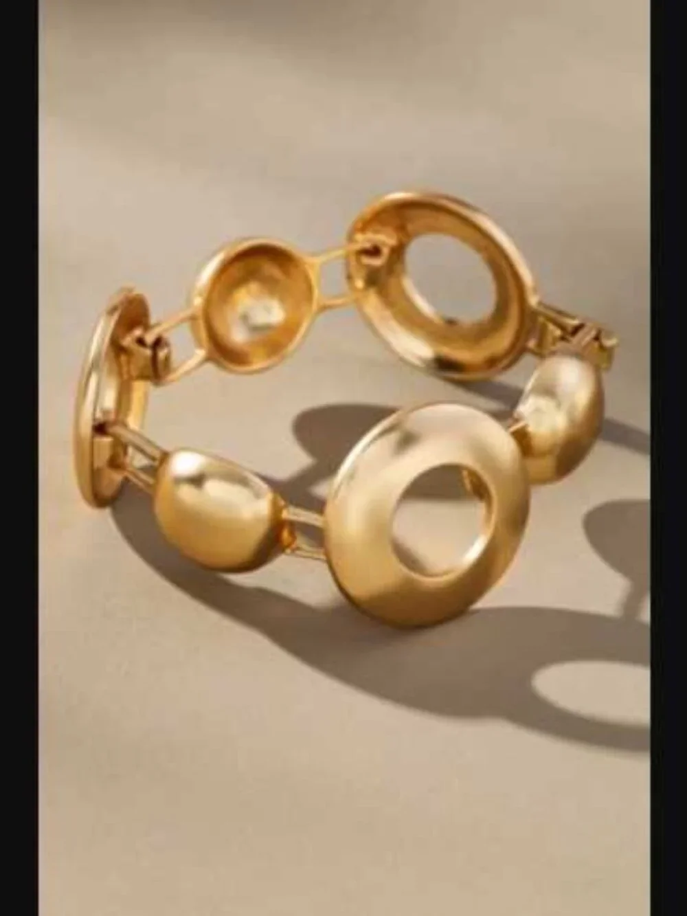 New Anthropologie linked circles bracelet in gold